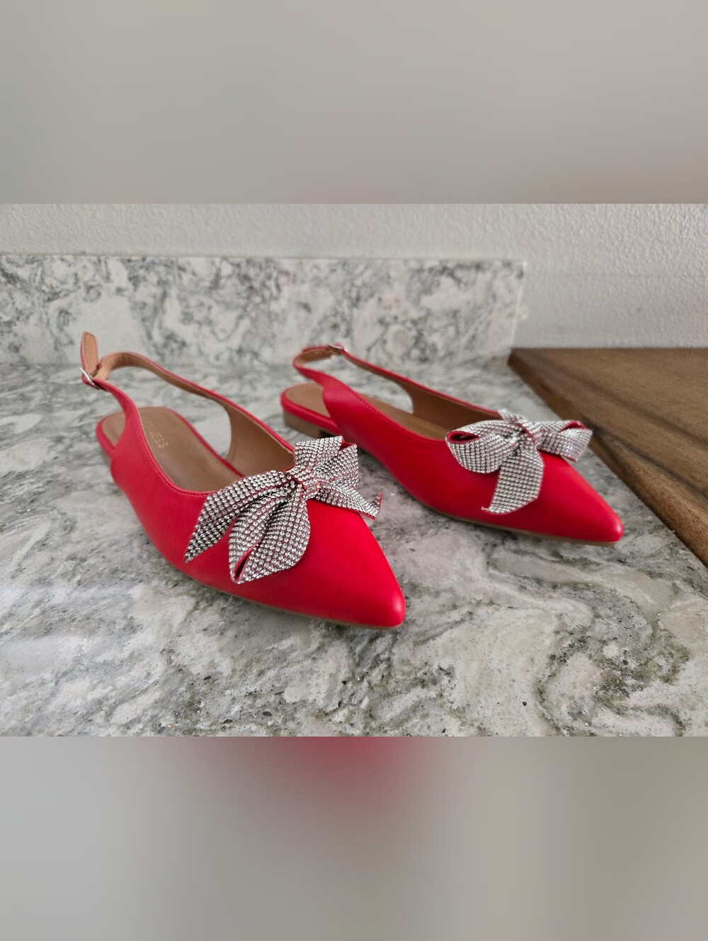 NWOT Berness Nyomi Rhinestone Bow Slingbacks